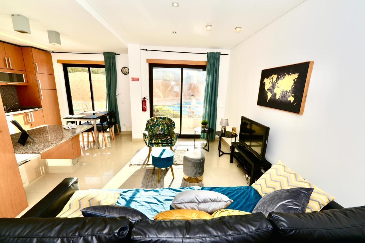 Silver - Apartment For 4 Guests 150M From Beach เซามาร์ทินโญโดปอร์โต ภายนอก รูปภาพ