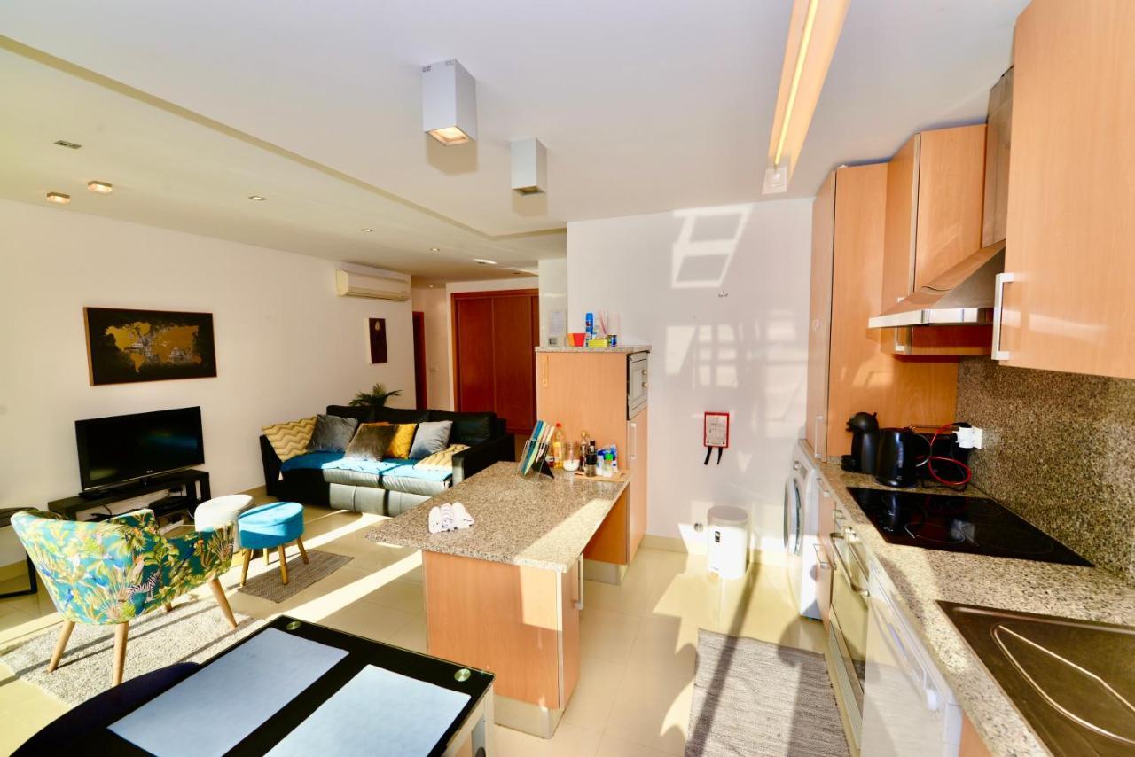 Silver - Apartment For 4 Guests 150M From Beach เซามาร์ทินโญโดปอร์โต ภายนอก รูปภาพ