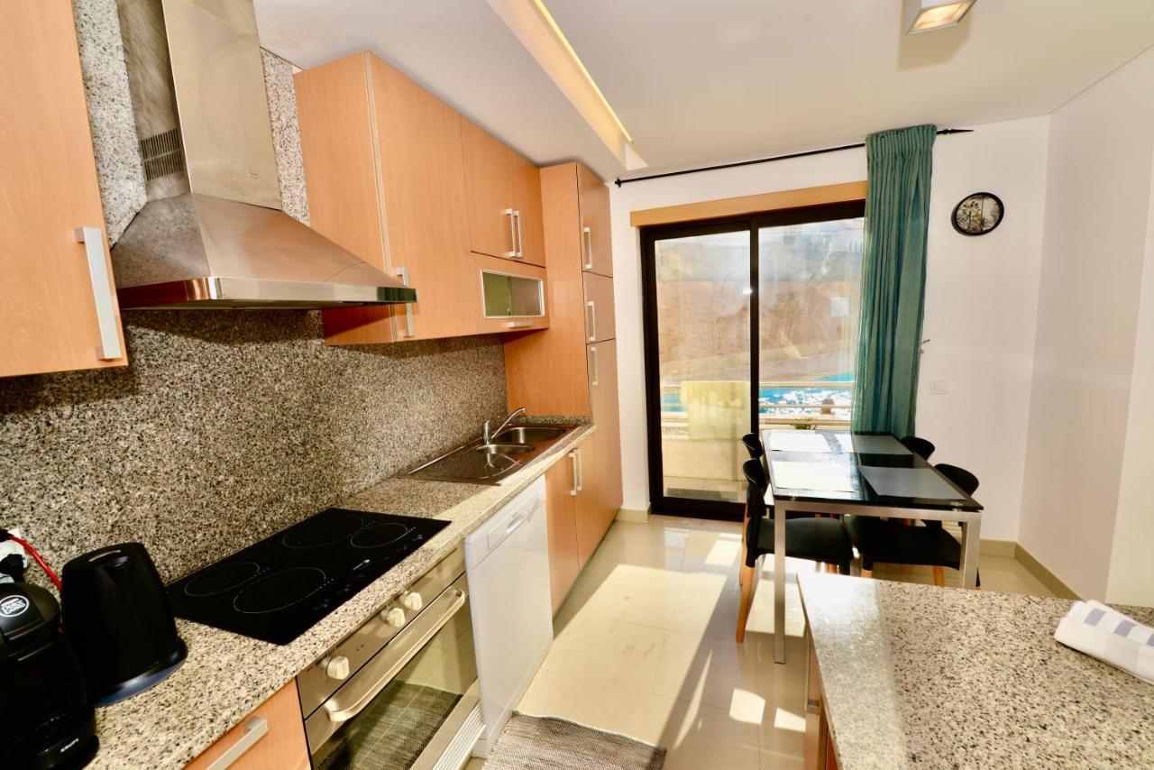 Silver - Apartment For 4 Guests 150M From Beach เซามาร์ทินโญโดปอร์โต ภายนอก รูปภาพ