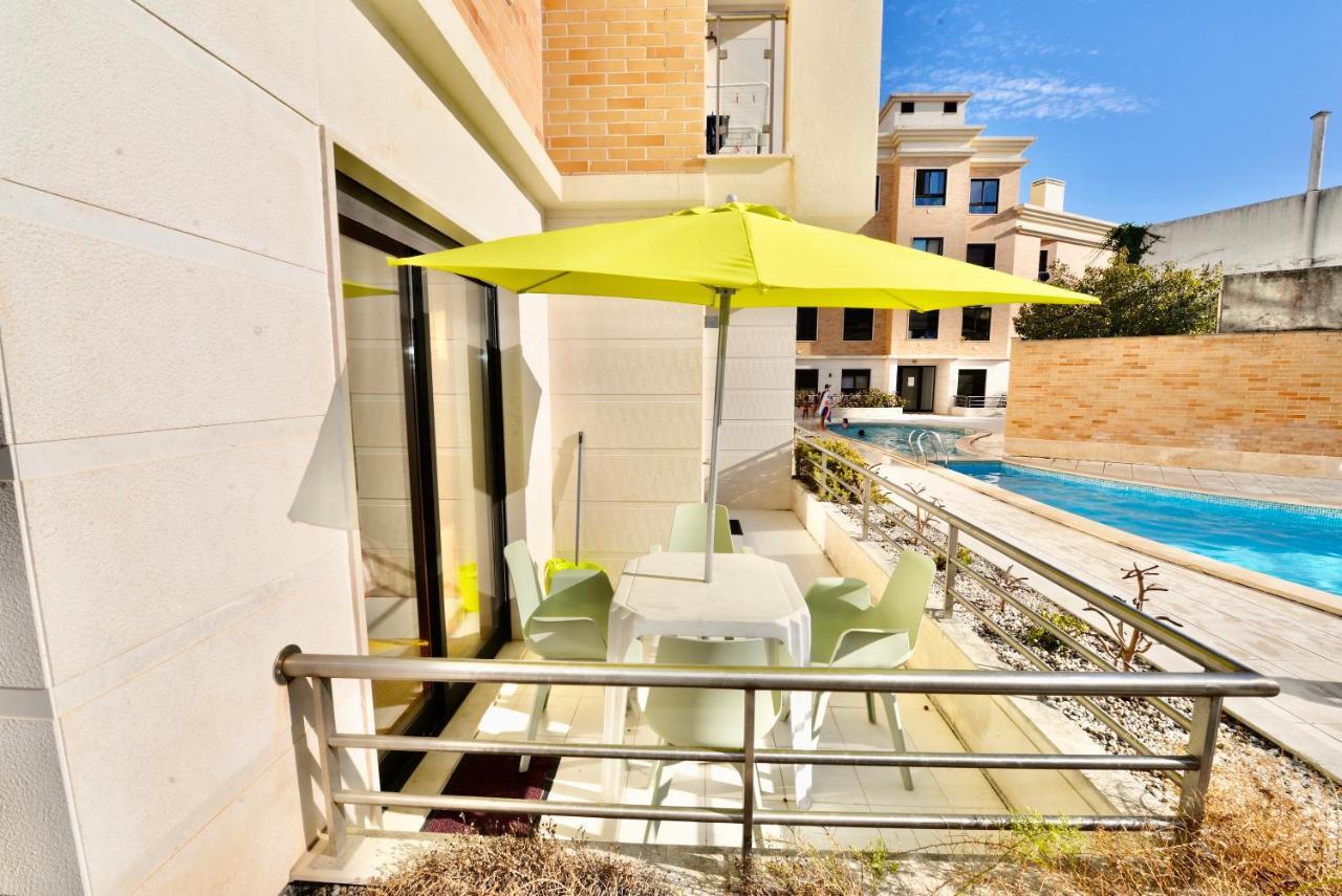 Silver - Apartment For 4 Guests 150M From Beach เซามาร์ทินโญโดปอร์โต ภายนอก รูปภาพ