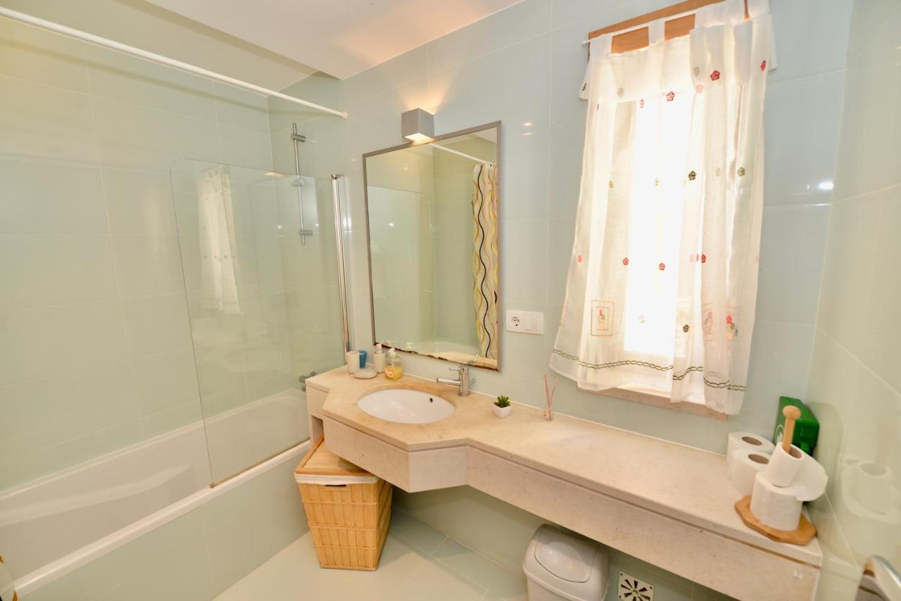 Silver - Apartment For 4 Guests 150M From Beach เซามาร์ทินโญโดปอร์โต ภายนอก รูปภาพ